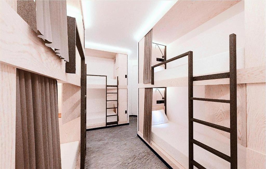 Capsule@hive Bugis Hostel Singapore