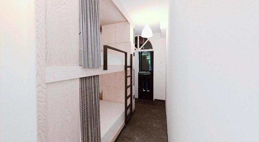 Hostel Capsule@hive Bugis Singapore
