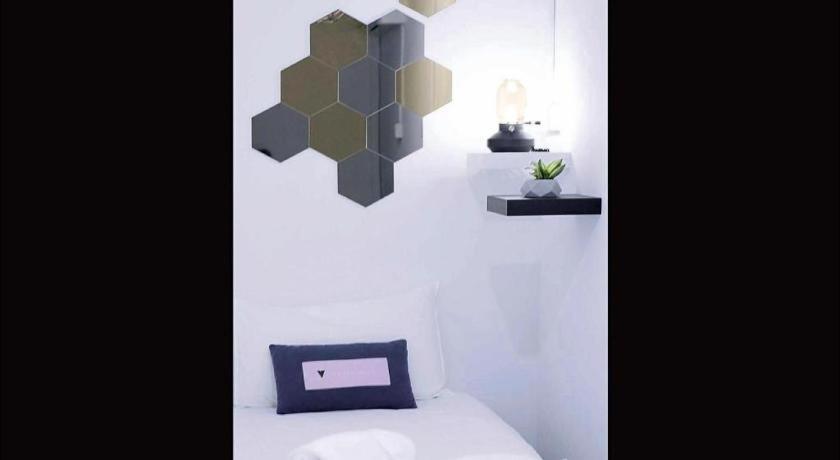 Hostel Capsule@hive Bugis Singapore