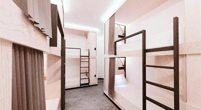 Capsule@hive Bugis Hostel Singapore