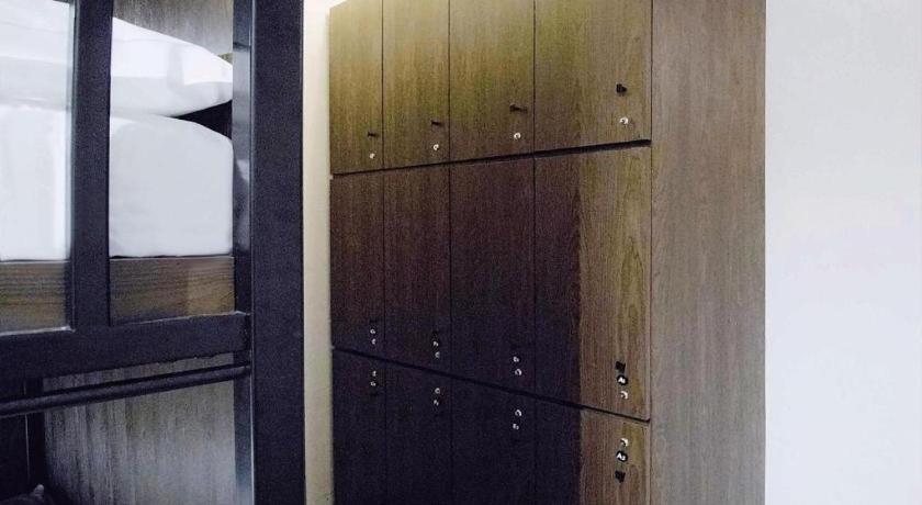 Hostel Capsule@hive Bugis Singapore